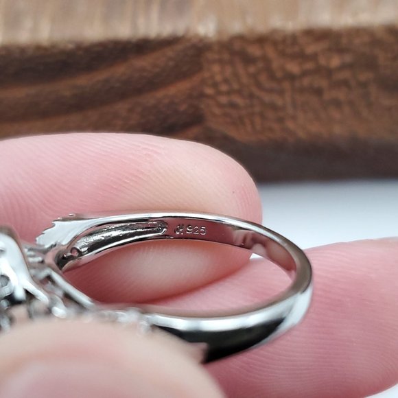 Size 7 925 Sterling Silver Beautiful Halo Setting Cubic Zirconia Ring - Picture 6 of 9